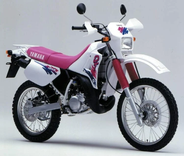 7- موتورسیکلت یاماها دی تی125- Yamaha DT 125-موتور خاکی قرمز و سفیداز طریق Autoevolution