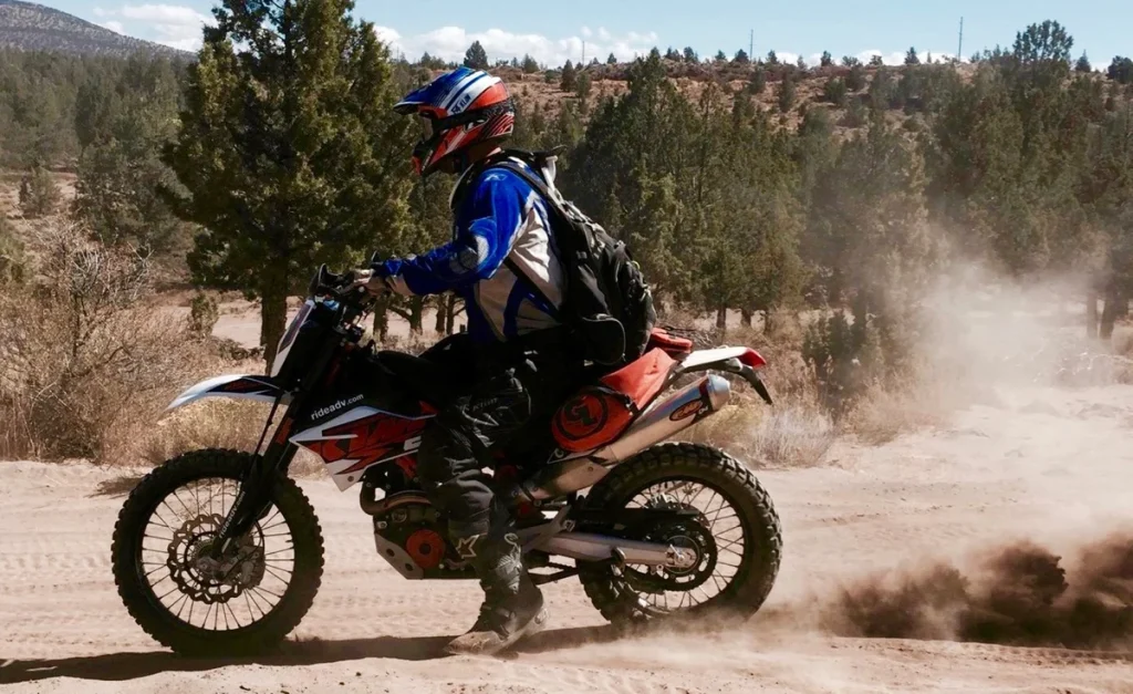 9 تا از بهترین موتورهای دو منظوره (Dual Sport) در سال 2025: 3 KTM690Enduro